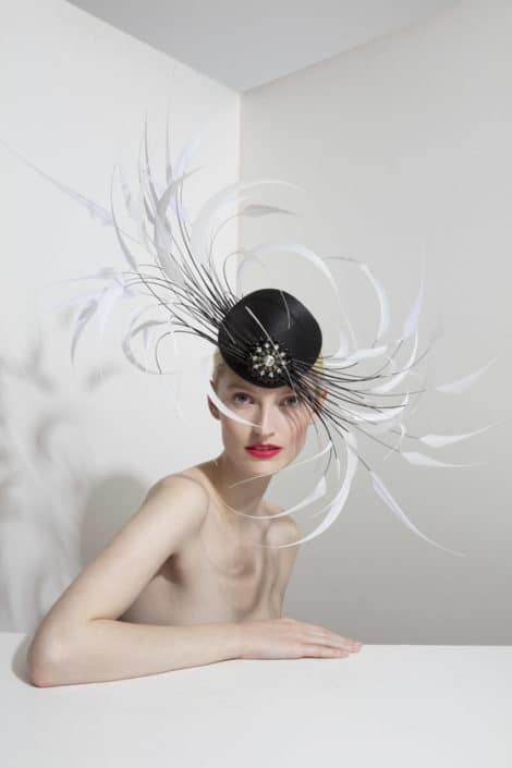 PHILIP TREACY, EL DISEÑADOR DE SOMBREROS MÁS SOLICITADO DEL MUNDO