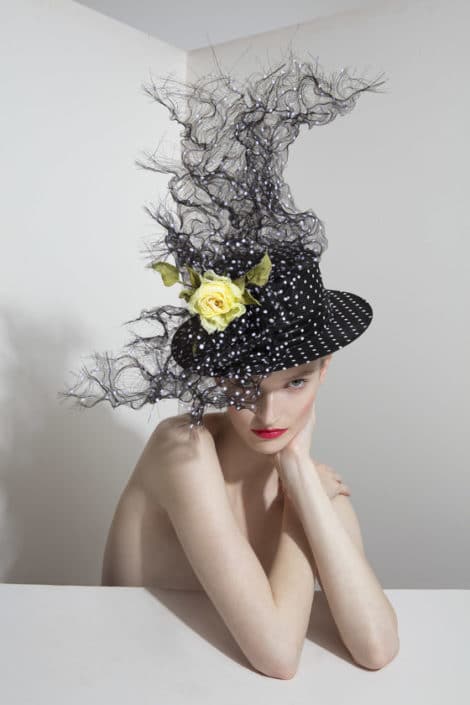 PHILIP TREACY, EL DISEÑADOR DE SOMBREROS MÁS SOLICITADO DEL MUNDO