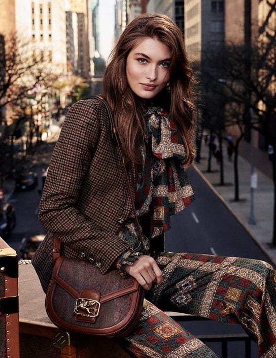 Etro presenta una campaña toño-invierno, diseños sofisticados, atemporales y elegantes