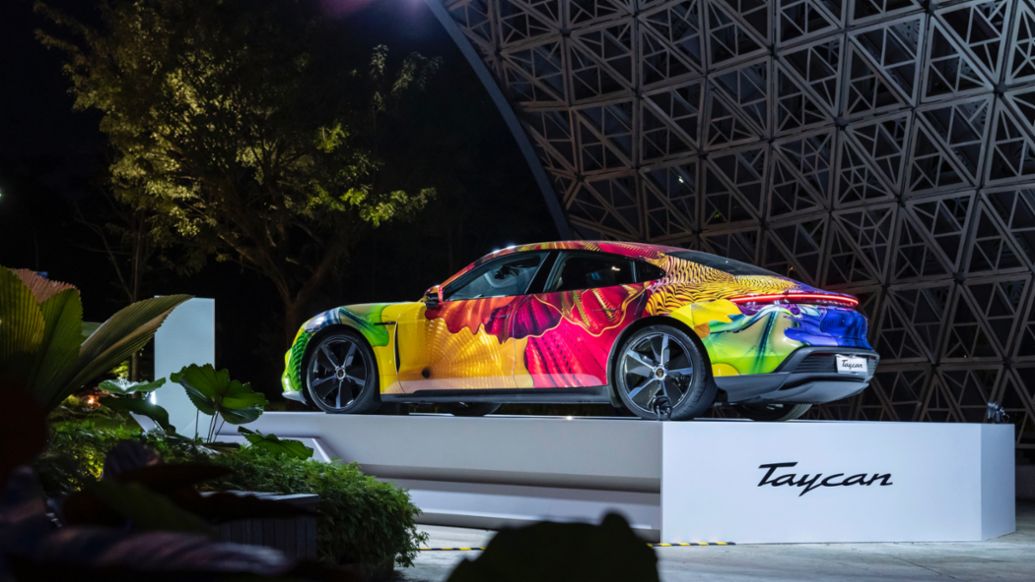 Taycan Artcar por Dale Chihuly