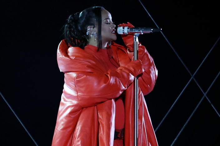 Rihanna wears custom Maison Alaïa at the Super Bowl!