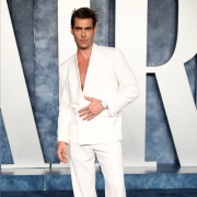 Jon Kortajarena lleva un Hublot en la alfombra roja de Vanity Fair en los Oscar's